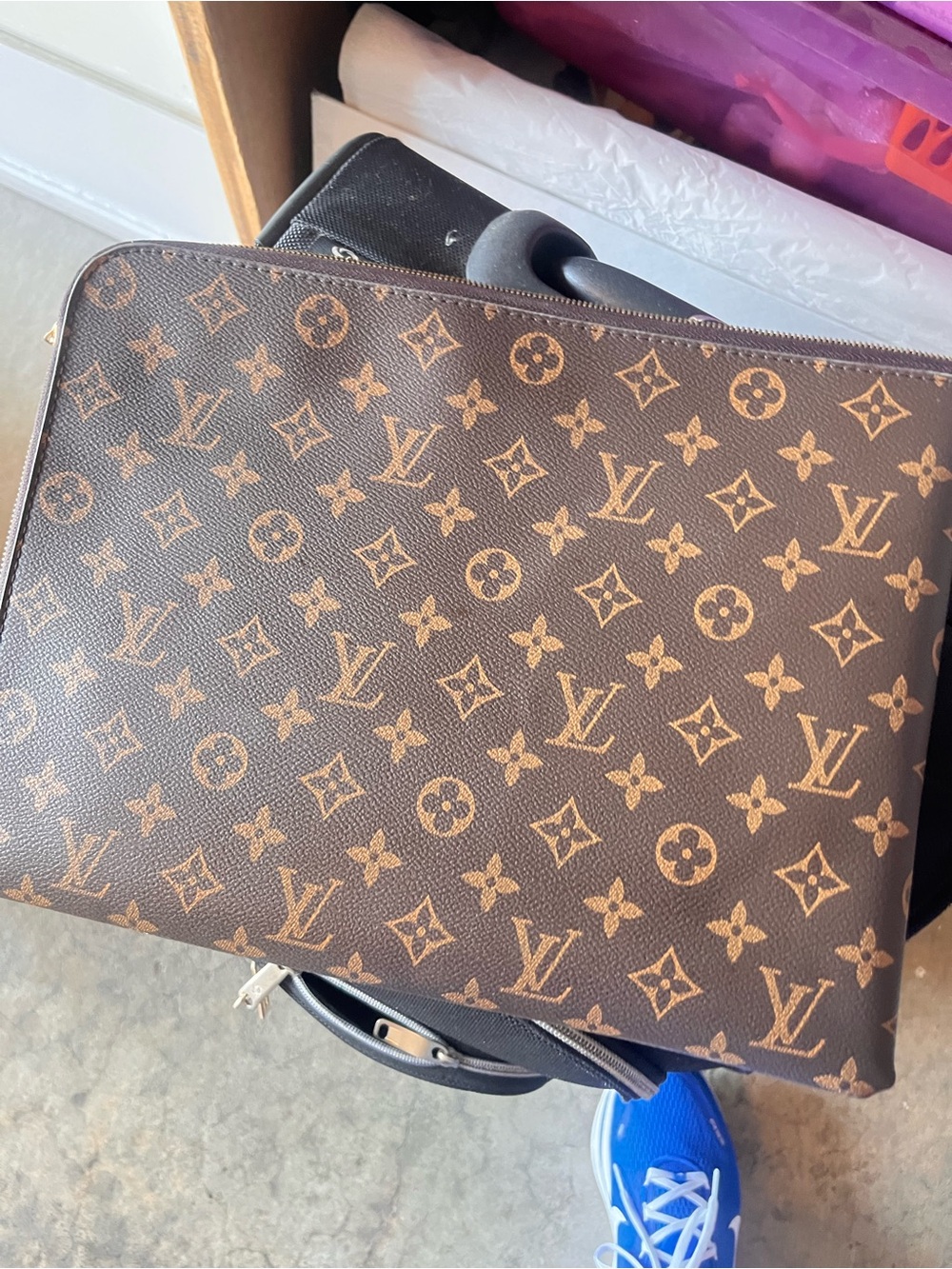 Louis Vuitton Men’s Monogram Canvas Briefcase - Brown beautiful!